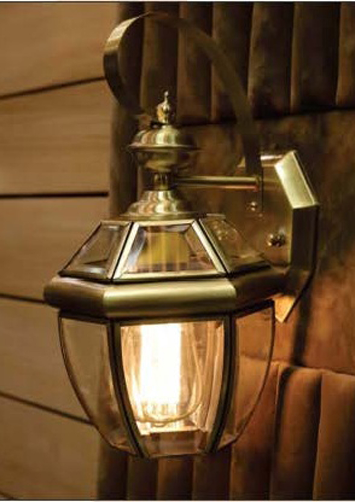 Beyond Lights - Brass Wall Lamp- GL